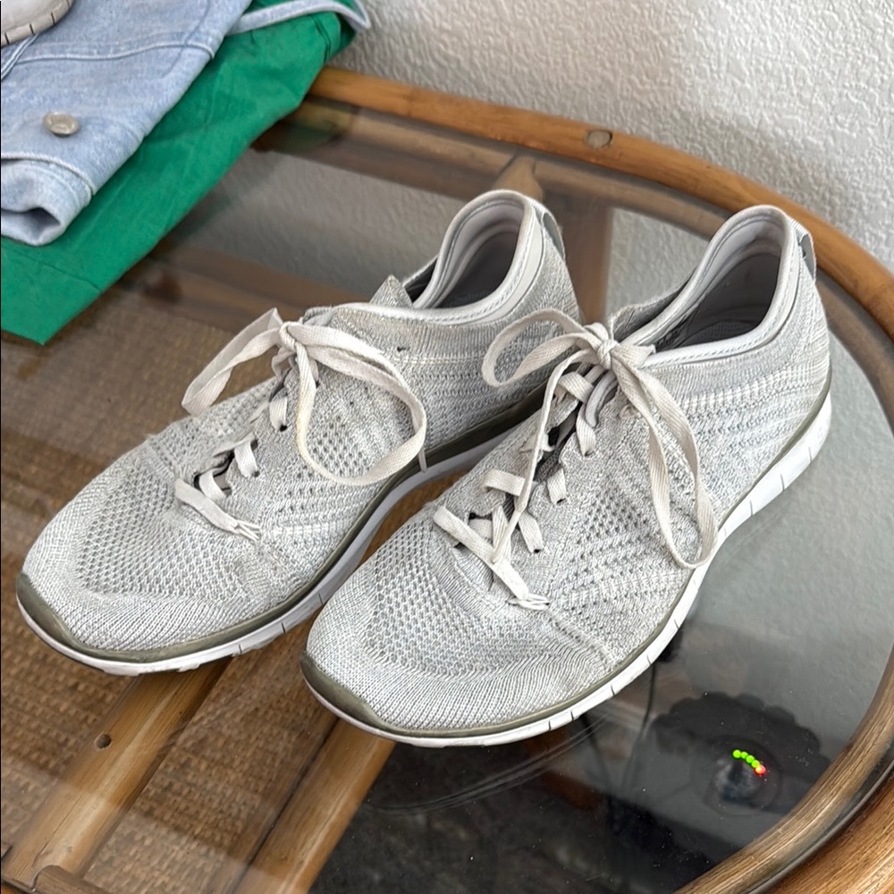 Nike Free TR Flyknit silver Knit Sneakers
